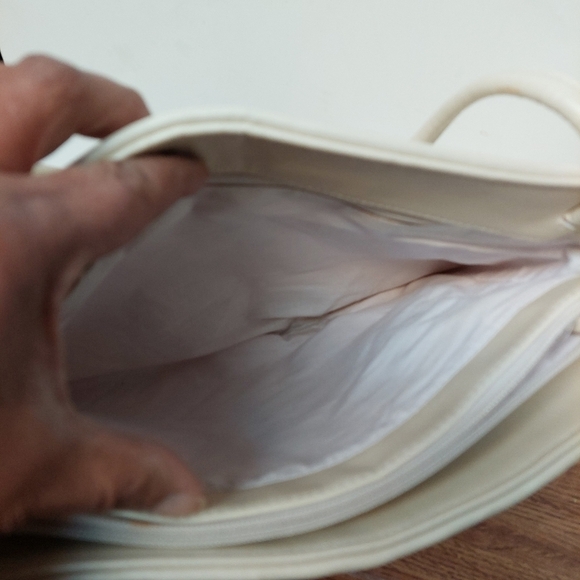 Vintage* Tannery Row Pearl White Vinyl? Basket Weave Bag - Picture 9 of 16